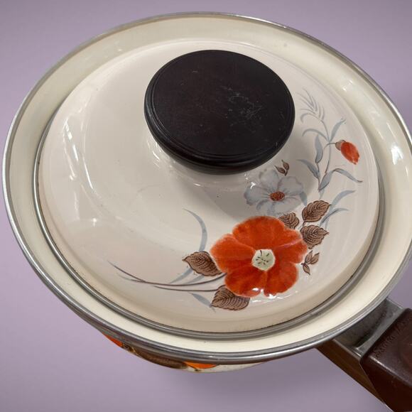 Retro 1970s Sankoware Japan Enamel Saucepan with Lid – Orange Floral Design - Picture 8 of 8